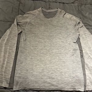 Lululemon metal vent long sleeve - grey - size L